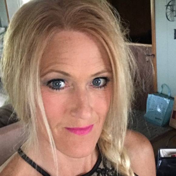 Meet your Posher, Brenda - Picture 2 of 8